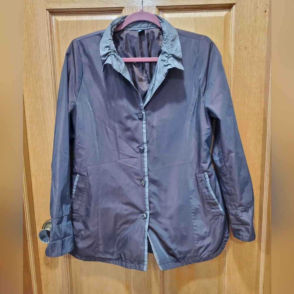 Beautiful lightweight reflective brown jacket